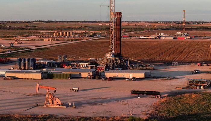 Các giàn bơm dầu tại mỏ Airankol, vùng Atyrau, Kazakhstan. Ảnh: Reuters