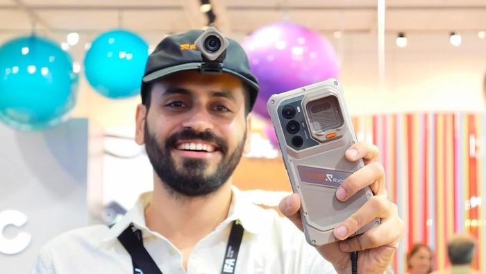 RugOne Xsnap 7 Pro biến camera rời thành thiết bị quay hành động. (Ảnh: RugOne)