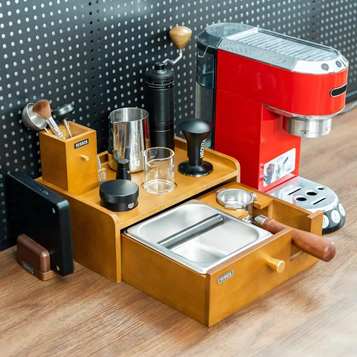 Một chiếc kệ nhỏ sẽ giúp mọi thứ gọn gàng hơn