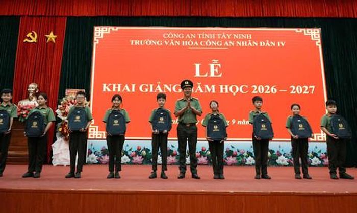 Hành trình mới đang bắt đầu với các học sinh Trường Văn hóa Công an Nhân dân IV