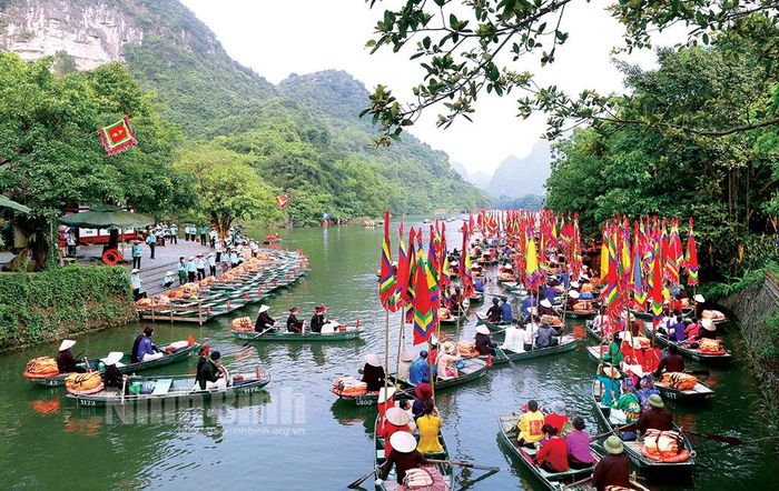 Du lịch mùa lễ hội ở Ninh Bình
