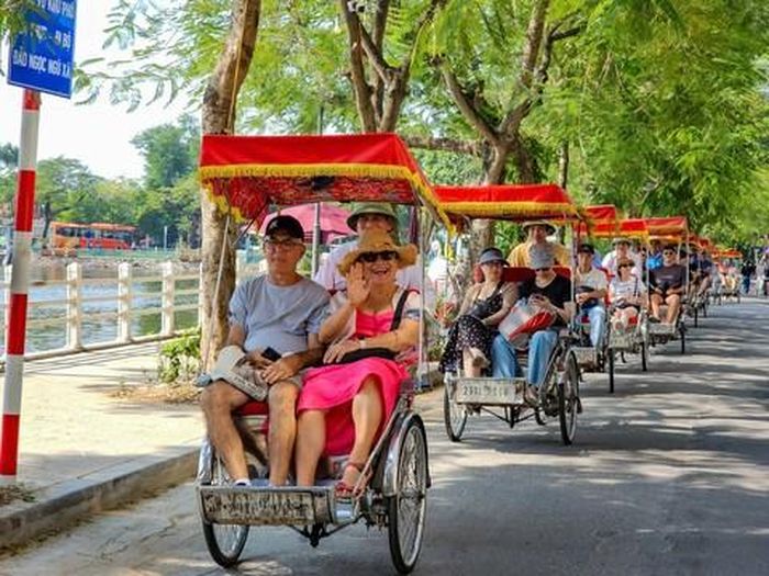 Dạo phố Hà Nội bằng xe xích lô