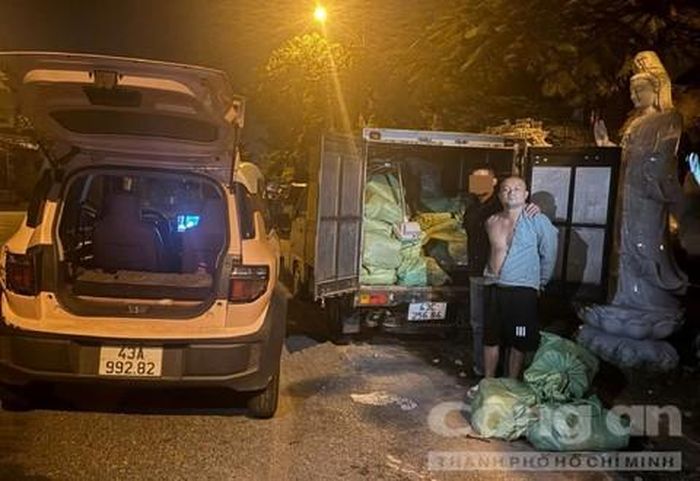 Nguyễn Quỳnh Anh Phú cùng tang vật, phương tiện.