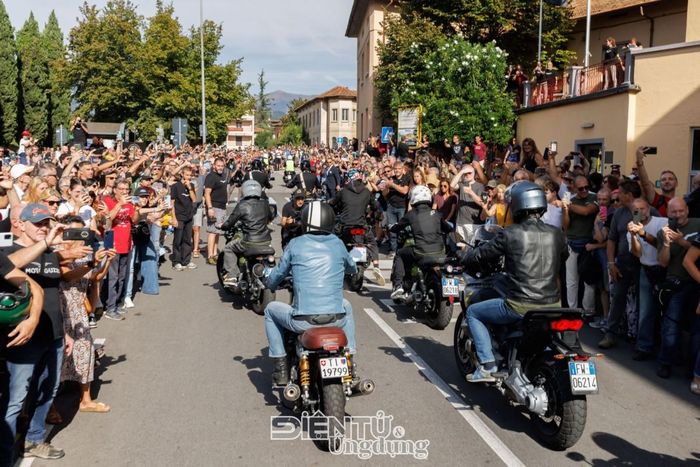 Một trong những tâm điểm đáng chú ý của sự kiện là màn trình diễn 1.500 chiếc Moto Guzzi