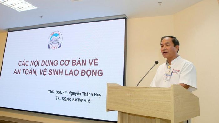 Đại biểu tham dự trình bày các nội dung cơ bản về an toàn, vệ sinh lao động