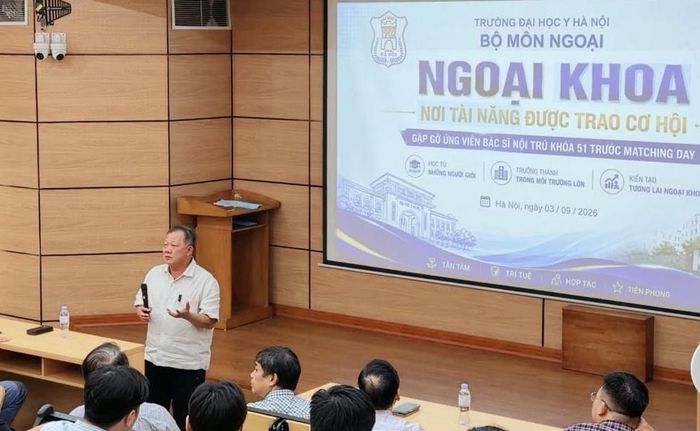Trước Matching Day 2026, PGS.TS Dương Đức Hùng khuyên bác sĩ trẻ cân nhắc kỹ khi chọn nội trú ngoại khoa. (Ảnh: BVCC)