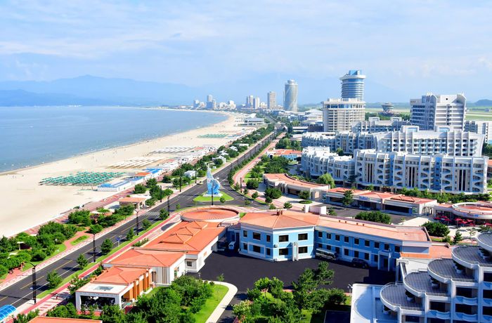Khu nghỉ dưỡng Wonsan Kalma nằm ở bờ biển phía đông Triều Tiên có thể phục vụ hơn 20.000 khách, được truyền thông nhà nước mô tả là mang “đẳng cấp thế giới”.