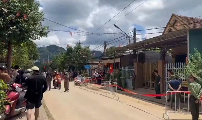 Lực lượng chức năng đang phong toả hiện trường để điều tra, làm rõ nguyên nhân. (Ảnh: CTV)