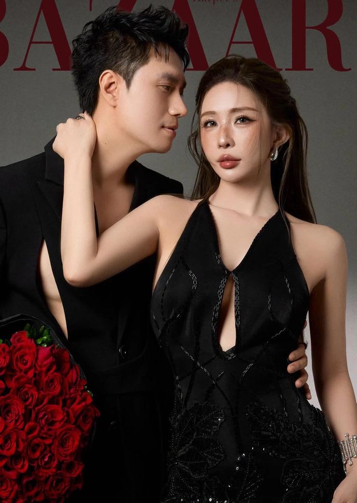 Sau thời gian dài giữ kín chuyện tình cảm, Việt Anh và Quỳnh Nga chính thức công khai hẹn hò vào giữa tháng 7. Từ thời điểm đó, cả hai thoải mái hơn khi xuất hiện cùng nhau trước công chúng cũng như chia sẻ những khoảnh khắc đời thường trên mạng xã hội.