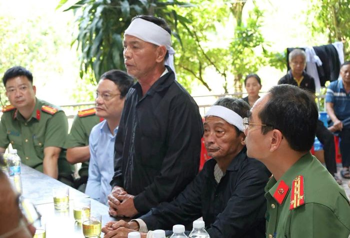 Đại diện gia đình nạn nhân cảm ơn sự quan tâm của lãnh đạo tỉnh Nghệ An và các cấp các ngành