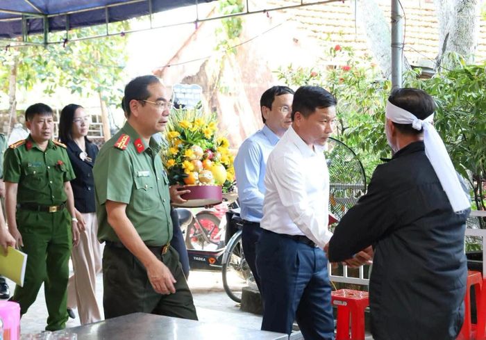 Lãnh đạo tỉnh Nghệ An chia buồn cùng gia đình các nạn nhân
