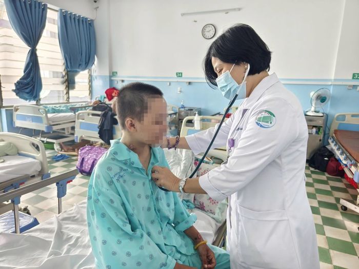 Bệnh nhân sốt xuất huyết điều trị tại Bệnh viện Bệnh Nhiệt đới. (Ảnh: BVCC)