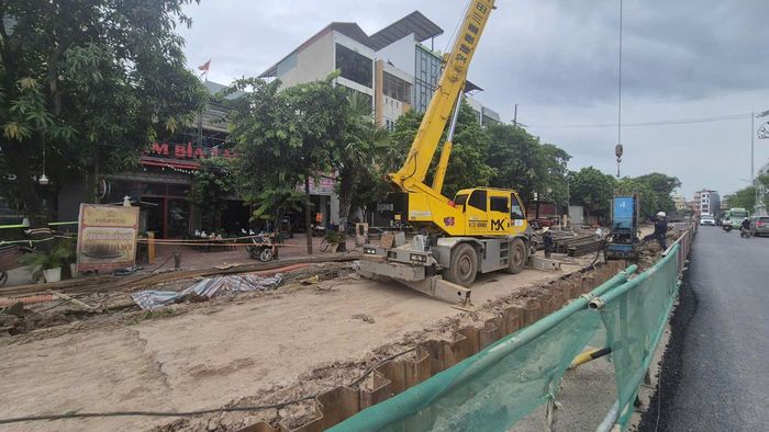 Các đơn vị đang tổ chức thi công. Ảnh: HL