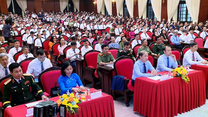 Các đại biểu dự lễ khai giảng. Ảnh: Chí Kiên
