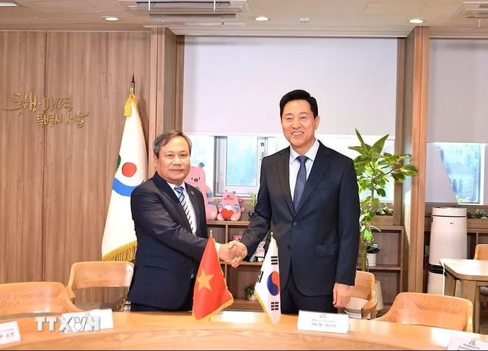 Chủ tịch UBND thành phố Hà Nội Vũ Đại Thắng làm việc với Thị trưởng Seoul Oh Se-hoon. Ảnh: Khánh Vân