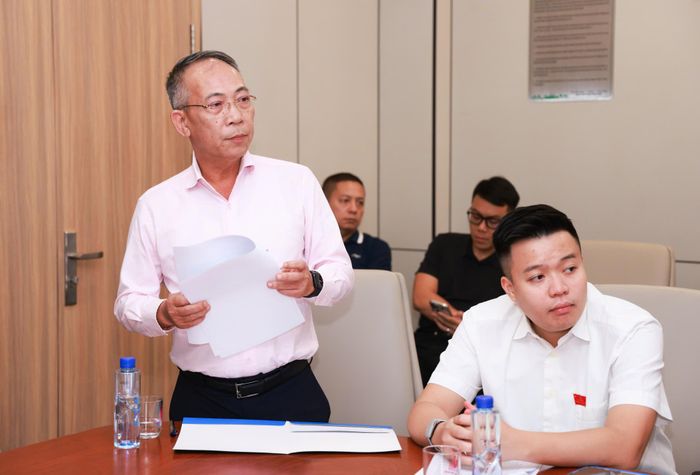 Đại diện Trung tâm Kỹ thuật nông nghiệp và môi trường báo cáo tại buổi làm việc. Ảnh: Văn Tuyến