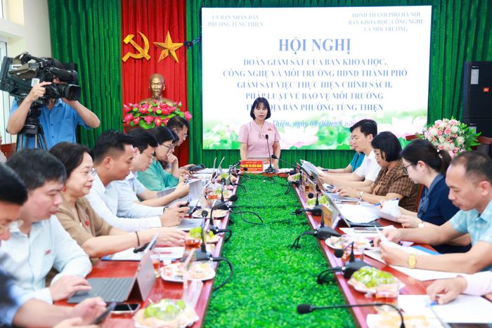 Trưởng ban Khoa học, Công nghệ và Môi trường HĐND thành phố Nguyễn Thị Diễm Hằng phát biểu kết luận buổi làm việc. Ảnh: Văn Tuyến