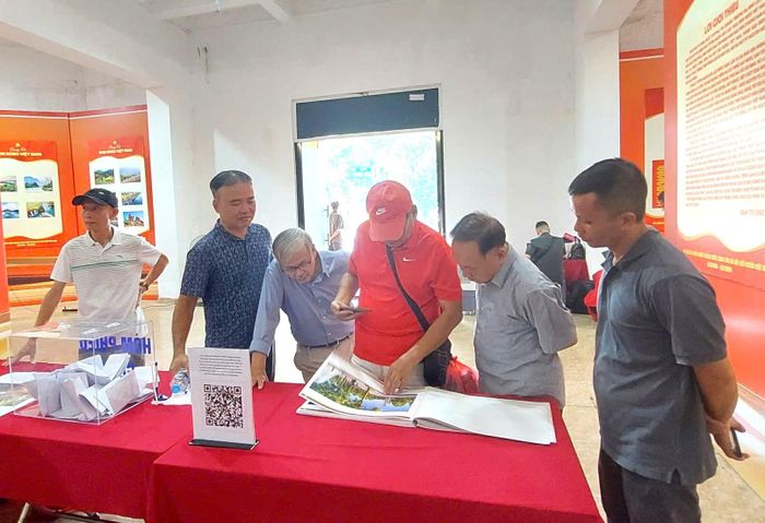 Việc điều chỉnh cục bộ quy hoạch phân khu đô thị khu vực hồ Hoàn Kiếm và phụ cận được đông đảo nhân dân quan tâm, đóng góp ý kiến. Ảnh: Đình Hiệp