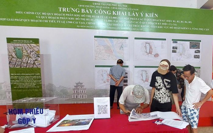Việc điều chỉnh cục bộ quy hoạch phân khu đô thị khu vực hồ Hoàn Kiếm và phụ cận được đông đảo nhân dân quan tâm, đóng góp ý kiến. Ảnh: Đình Hiệp