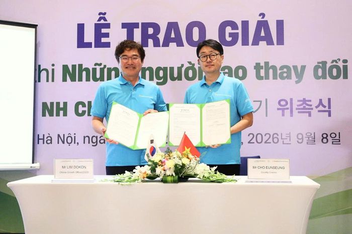 Tổ chức GNI và Tập đoàn Tài chính NongHyup (Hàn Quốc) ký kết hợp tác kết nối, cung cấp nguồn lực và hỗ trợ chuyên môn cho cuộc thi. Ảnh: PV