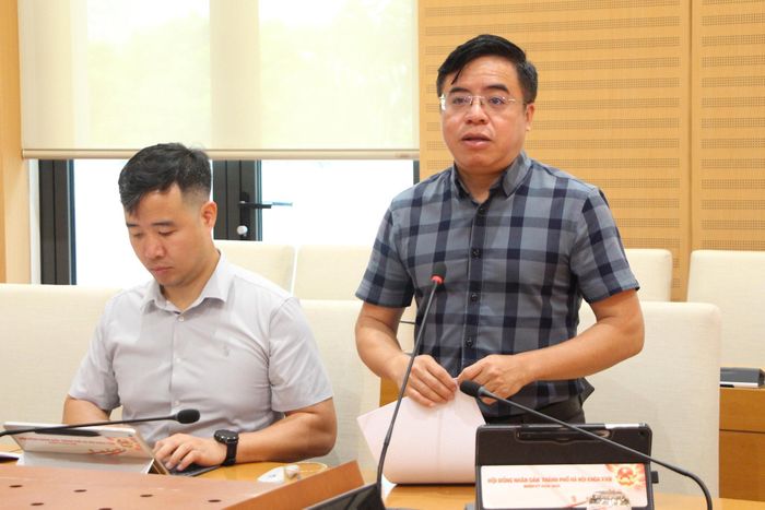 Phó Trưởng ban Đô thị HĐND thành phố Hà Nội Trần Khánh Hưng phát biểu tại buổi giám sát. Ảnh: MH