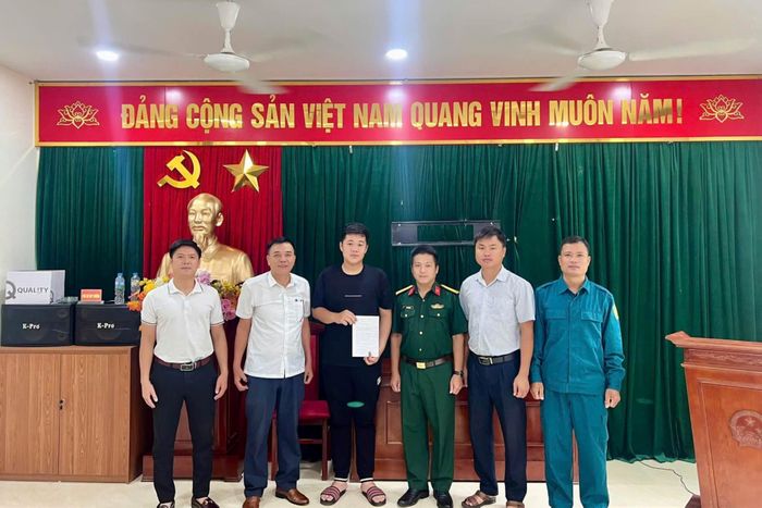 Nhiều thanh niên xã Đan Phượng viết đơn tình nguyện nhập ngũ năm 2027. Ảnh: ĐP