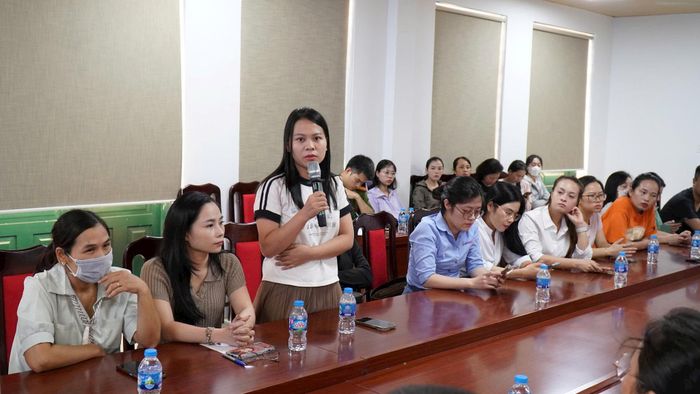 Đại diện các phụ huynh học sinh đóng góp ý kiến tại hội nghị. Ảnh: Đ.H