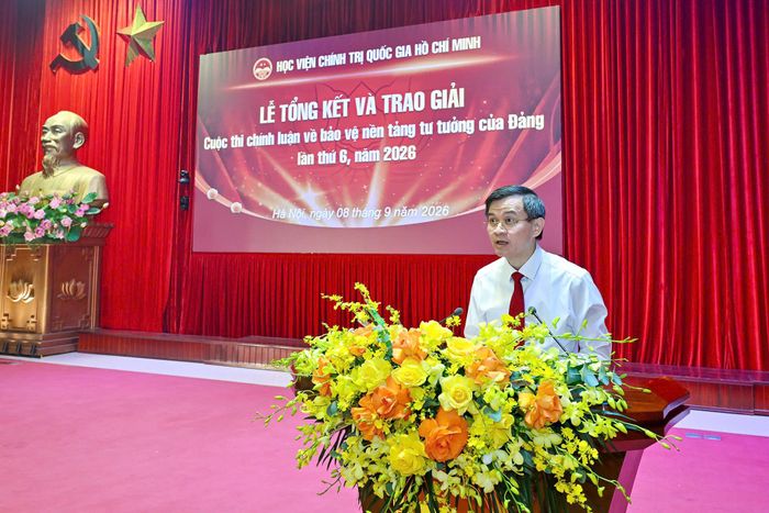 Giám đốc Học viện Chính trị quốc gia Hồ Chí Minh Đoàn Minh Huấn phát biểu tại buổi lễ. Ảnh: PN