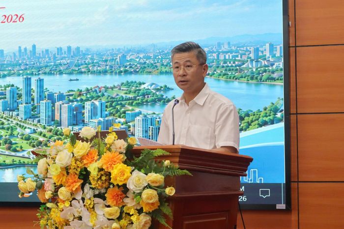 Bí thư Đảng ủy phường Long Biên Nguyễn Phi Thường phát biểu tại hội nghị. Ảnh: Hồng Thái