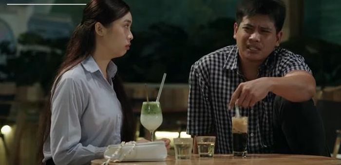 Bảy Sang nhờ Phương tư vấn về học nghề. Ảnh VTV
