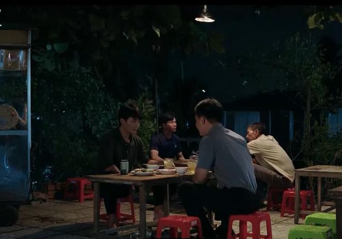 Nghi vấn của Chơn và Thuận đã bị ghi âm gửi cho công ty khai thác cát. Ảnh VTV
