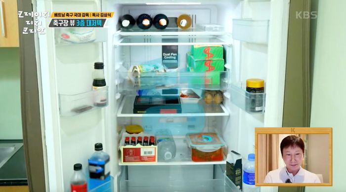 Đặc biệt, xuất hiện trong chương trình của đài KBS (Hàn Quốc) góc bếp của vị HLV người Hàn Quốc còn thể hiện nét văn hóa thú vị khi lưu trữ sự kết hợp ẩm thực giữa hai quốc gia, từ kim chi truyền thống cho tới món bánh chưng Việt Nam.