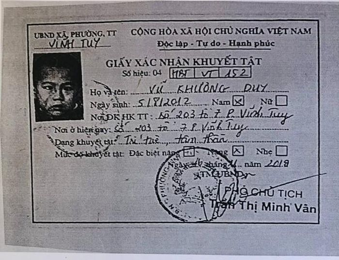 Duy bị khuyết tật từ nhỏ và hiện có được khoản trợ cấp ít ỏi.