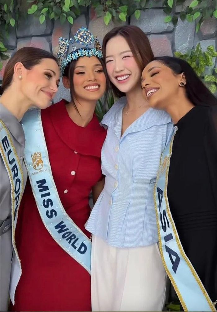 Ban tổ chức Miss World đăng tải khoảnh khắc Top 3 hội ngộ cùng Bảo Ngọc - Top 6, đại diện của nước chủ nhà Việt Nam trong một hoạt động sau chung kết.
