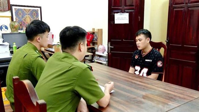 Theo cơ quan công an, Nguyễn Văn Hậu (SN 2001, trú tại thôn An Thắng, xã Hương Sơn, Hà Nội) được xác định là người tổ chức, điều hành đường dây và hưởng 50% số tiền - (ảnh CALS).