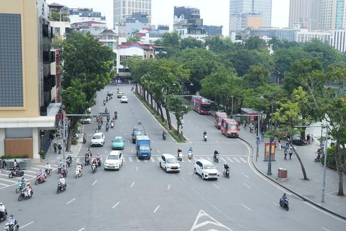 Theo đó, ý tưởng tổng thể là nghiên cứu tổ chức hồ Hoàn Kiếm như một quảng trường lớn - biểu tượng của thủ đô, kết nối với quảng trường Cách mạng Tháng Tám và Nhà hát Lớn, qua đó hình thành một không gian liên hoàn mang tính "lịch sử - văn hóa - nghệ thuật".