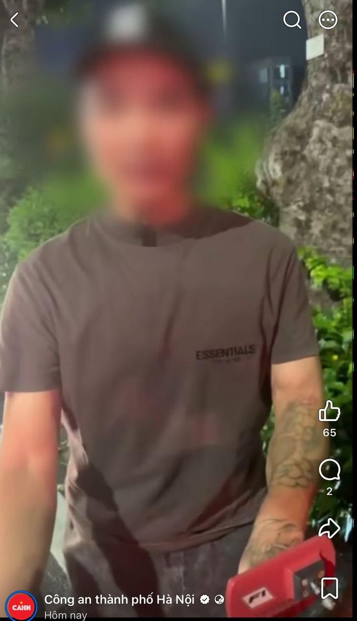 Nam thanh niên trong vụ việc. Ảnh: Cắt từ clip của Công an Hà Nội.