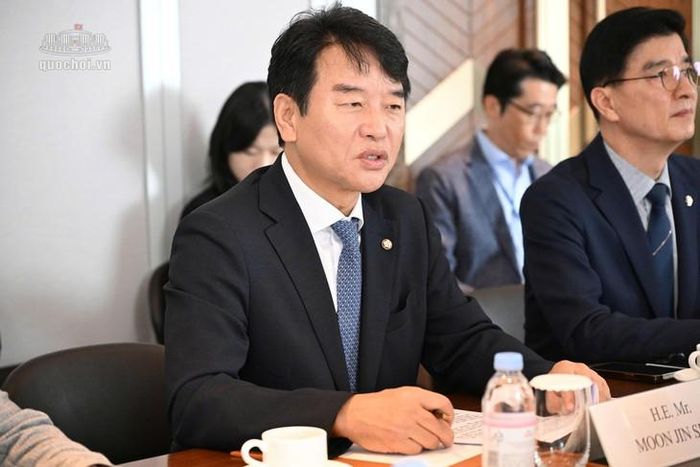 Chủ tịch nhóm Hữu nghị Hàn Quốc - Việt Nam Moon Jin-seok. Ảnh: Media Quốc hội