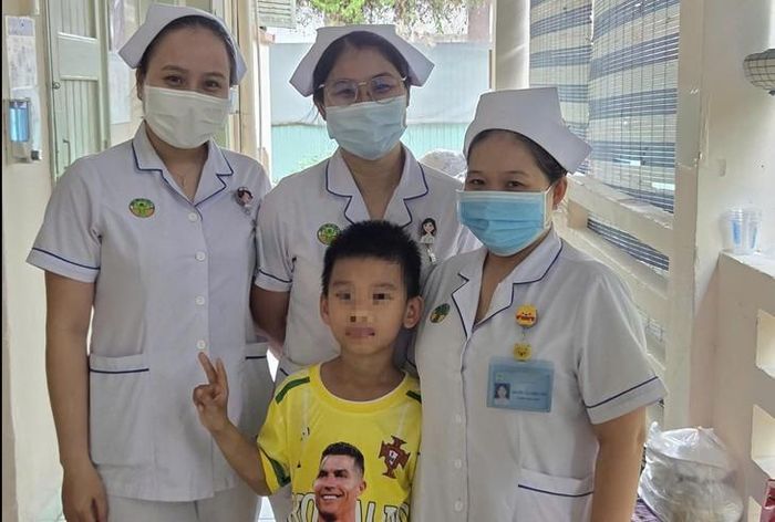 Bệnh nhi được xuất viện sau 15 ngày điều trị. Ảnh: BVCC.