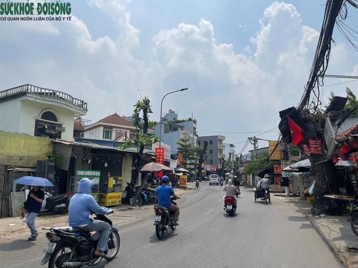 Theo ghi nhận của phóng viên Báo Sức khoẻ và Đời sống, ngày 8/9, diện mạo tuyến đường 70 qua khu vực Tây Mỗ và Xuân Phương đang có nhiều thay đổi. Ảnh: Phúc Đức