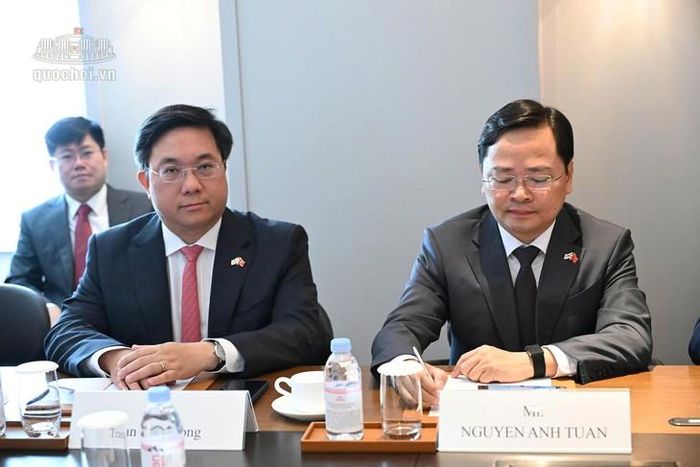 Các đại biểu tham dự cuộc làm việc. Ảnh: Media Quốc hội
