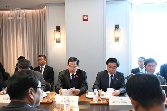 Các đại biểu tham dự cuộc làm việc. Ảnh: Media Quốc hội