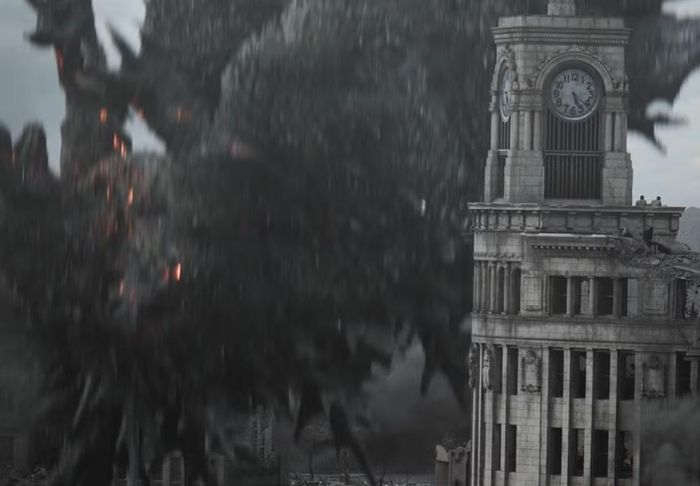 Godzilla trở lại nhưng bị thứ gì đó ném xuống đất.