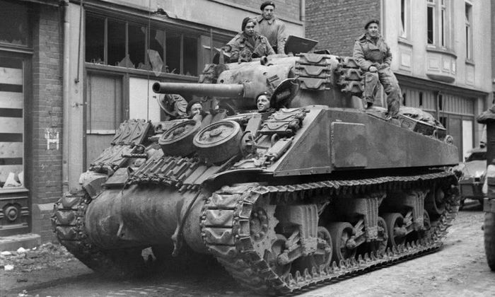 M4 Sherman không có một bộ thông số duy nhất cho toàn bộ dòng xe. Trong chiến tranh, Mỹ sản xuất nhiều biến thể như M4, M4A1, M4A2, M4A3 và M4A4.