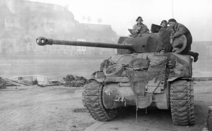 Tốc độ của Sherman cũng thay đổi theo từng biến thể và điều kiện vận hành. Những phiên bản tiêu chuẩn có thể đạt tốc độ đường bộ khoảng 40 km/h.