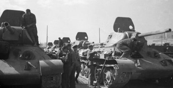 Cùng với chiếc xe này là gần 100 xe tăng T-34 và pháo tự hành CY-76 được đưa về nước, đánh dấu sự ra đời trên thực tế của lực lượng tăng thiết giáp Việt Nam.