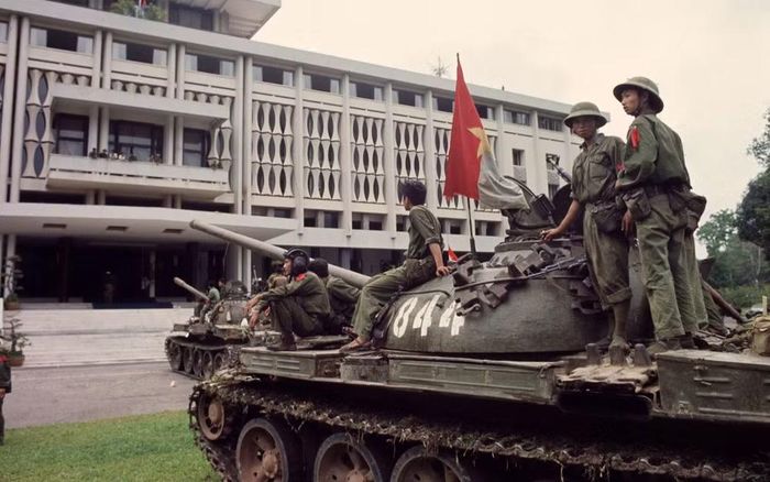 Sự xuất hiện của xe tăng T-54/T-55 tại những chiến trường lớn gắn liền với quá trình phát triển của lực lượng Tăng thiết giáp Việt Nam.