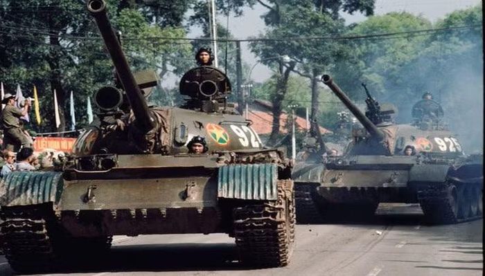 Tư liệu ghi nhận 4 tiểu đoàn tăng thiết giáp tham gia chiến dịch. Trên chiến trường này, địa hình được đánh giá thuận lợi cho việc triển khai binh khí kỹ thuật trong tác chiến hiệp đồng binh chủng.