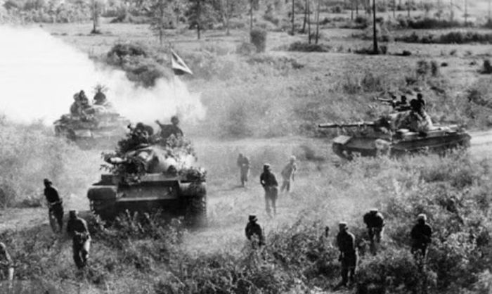 Tại Tây Nguyên, xe tăng T-54 tiếp tục được sử dụng trong những trận đánh then chốt. Trong Chiến dịch Đăk Tô - Tân Cảnh tháng 4/1972, Đại đội 7 với 9 xe tăng T-54 phối hợp cùng Trung đoàn bộ binh 66 tiến công cụm cứ điểm. Xe tăng 377 dẫn đầu đội hình, phối hợp với bộ binh đánh vào căn cứ E42 - Tân Cảnh.