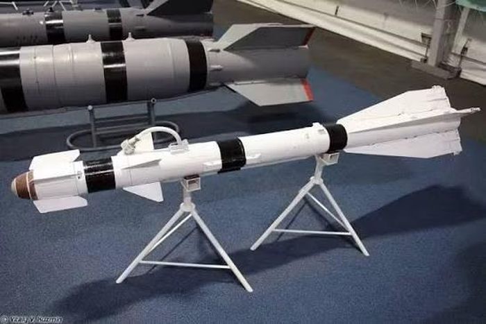 Trước đó ông Igor Fedirko - Giám đốc điều hành Hội đồng Vũ khí Quân sự Ukraine đã phát biểu về công việc hiện đại hóa tên lửa không đối không R-60 và việc điều chỉnh nó để triển khai từ các bệ phóng trên mặt đất vào tháng 11/2025.